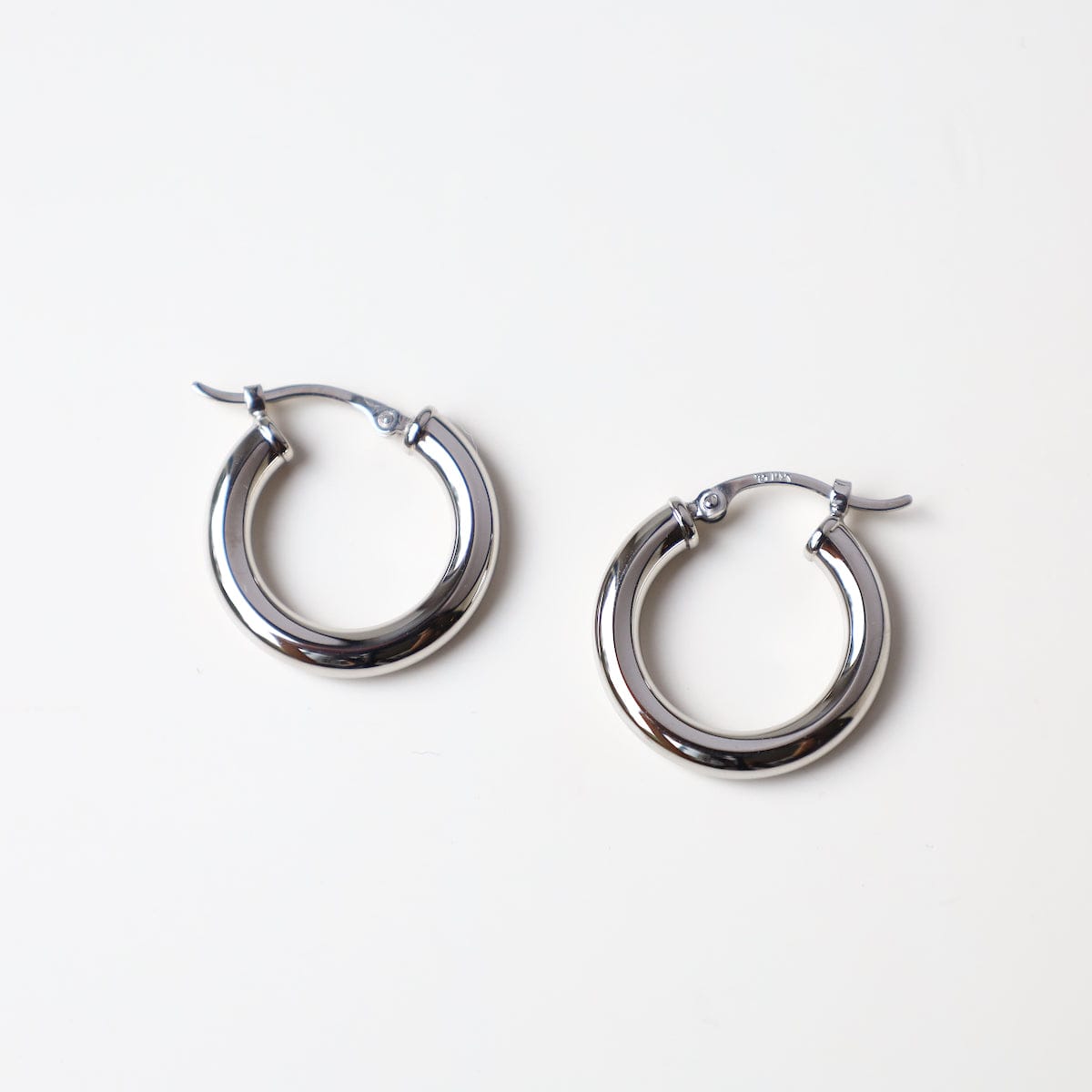 Load image into Gallery viewer, EAR-14K 14k White Gold 3x18mm Tube Hoop
