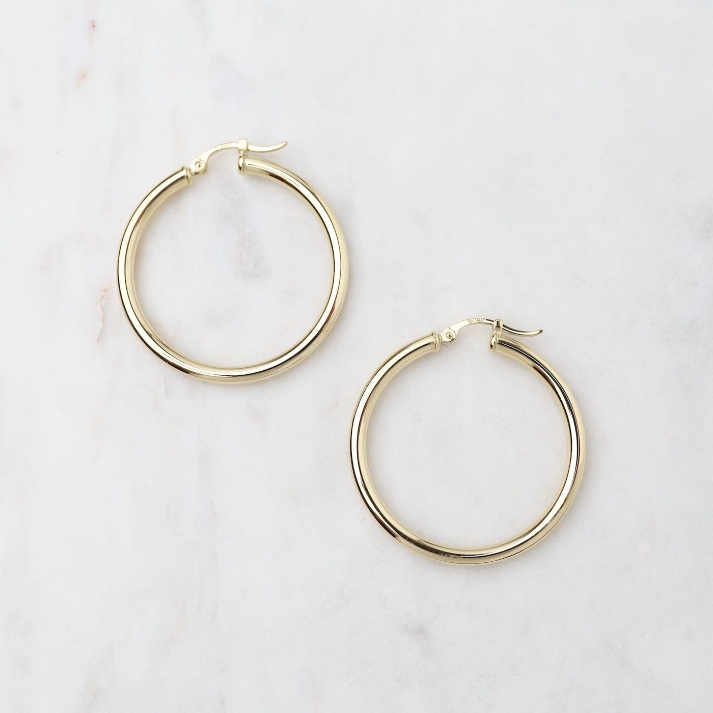 Load image into Gallery viewer, EAR-14K 14k Yellow Gold 2.5x30mm Latching Hoop
