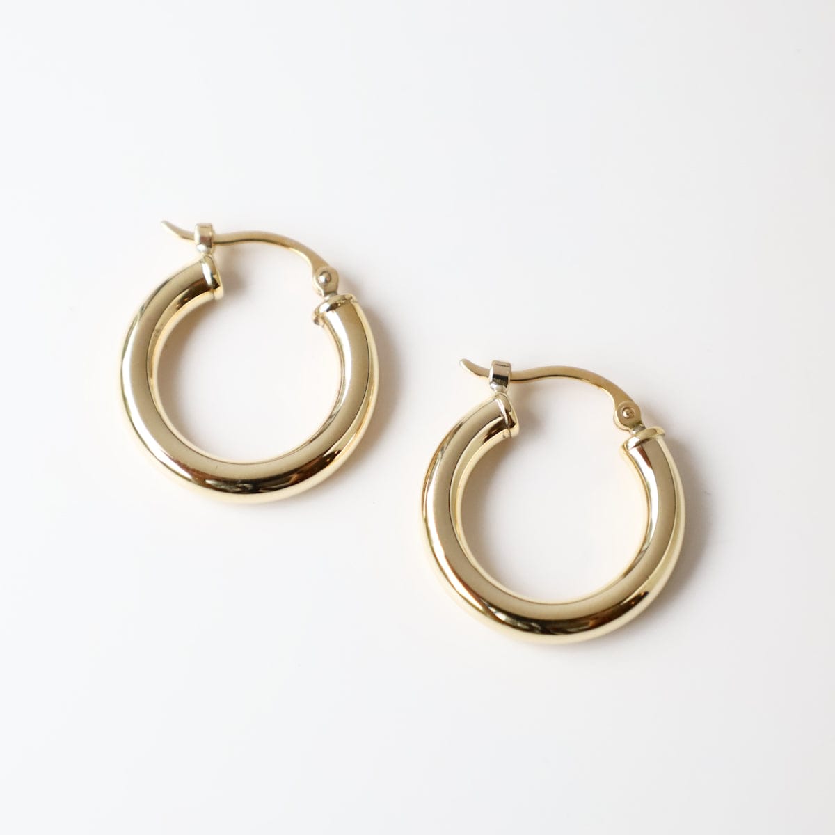 Load image into Gallery viewer, EAR-14K 14k Yellow Gold 3x18mm Tube Hoop
