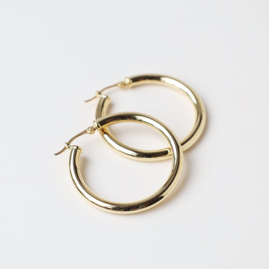 Load image into Gallery viewer, EAR-14K 14k Yellow Gold 3x30mm Tube Hoop
