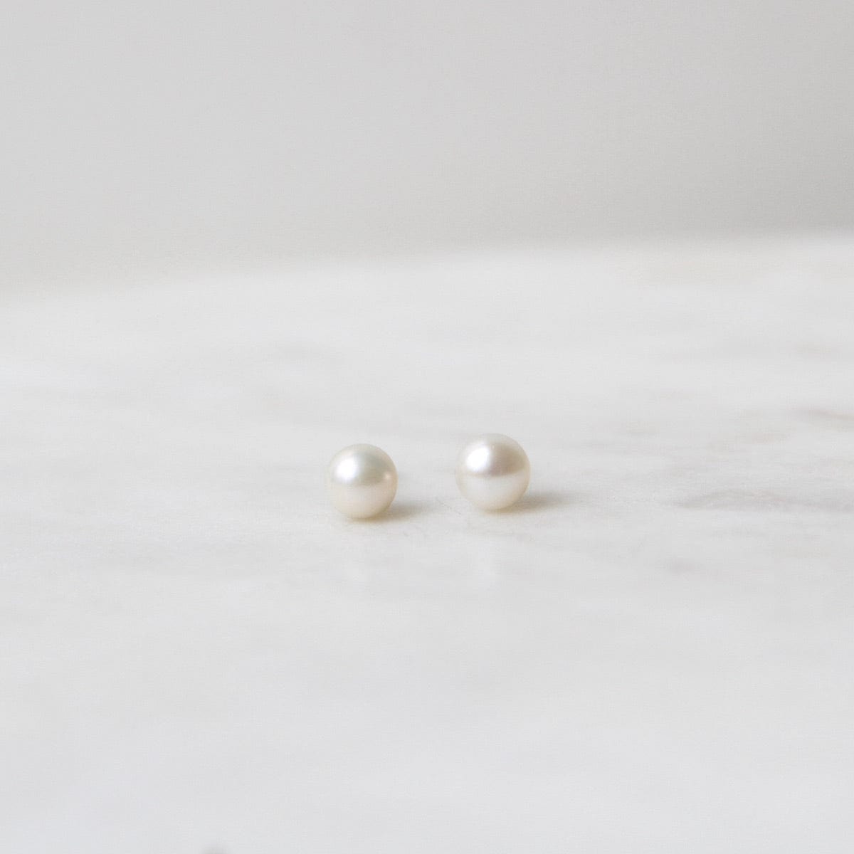 Load image into Gallery viewer, EAR-14K 14k Yellow Gold 4mm Pearl Post Earring
