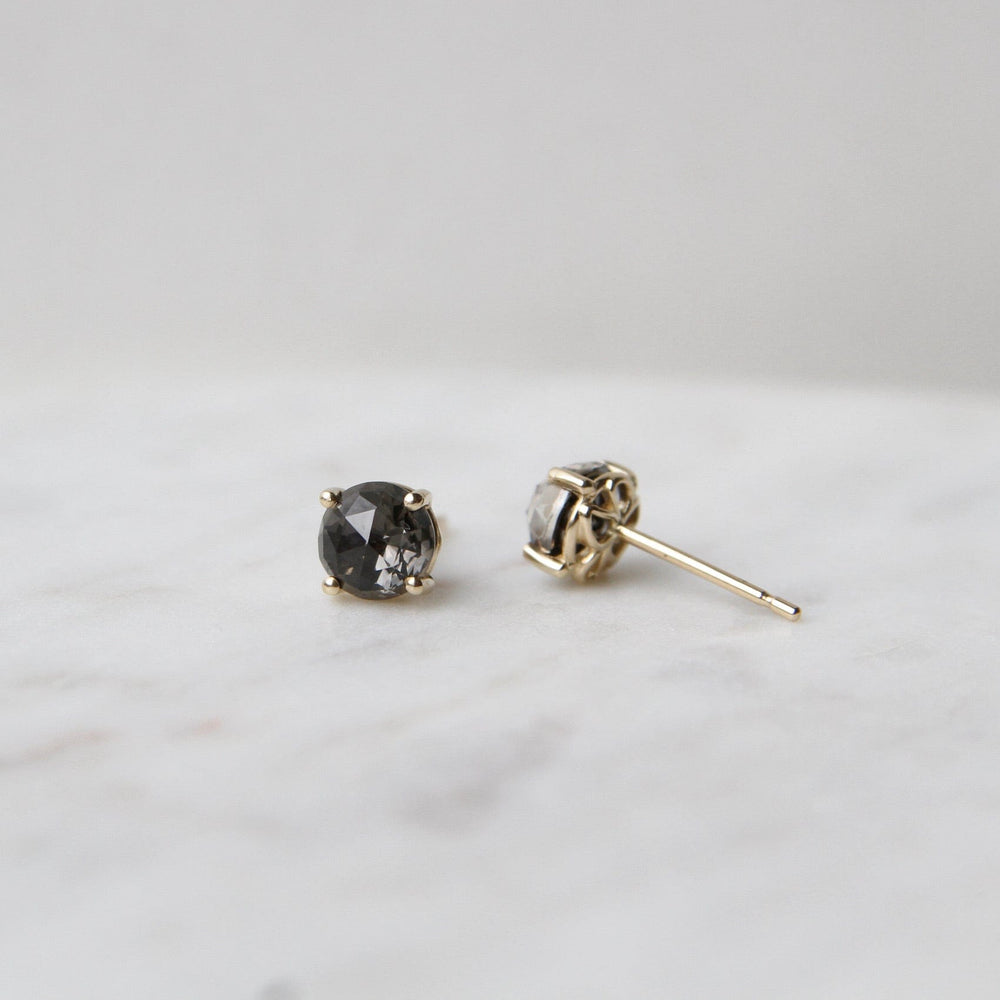 
                  
                    EAR-14K 14k Yellow Gold 6mm Round Black Night Quartz Post
                  
                