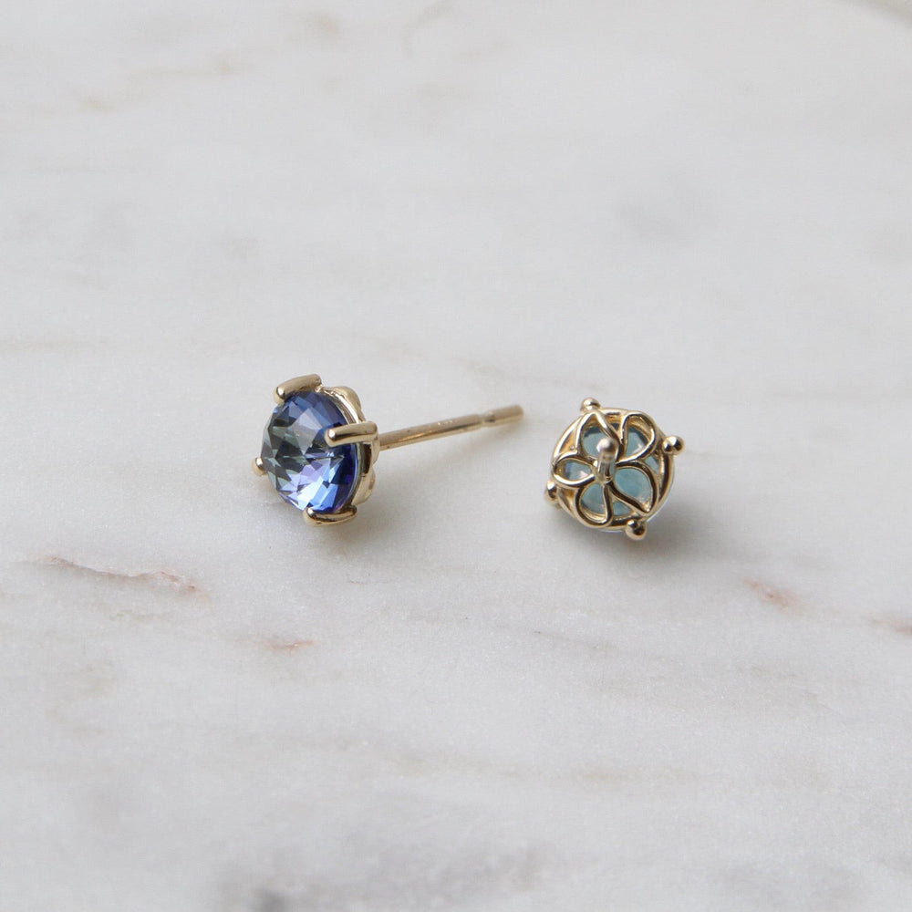 
                  
                    EAR-14K 14k Yellow Gold 6mm Round English Blue Topaz Post
                  
                