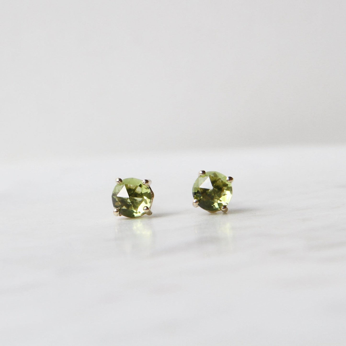 EAR-14K 14k Yellow Gold Round Peridot Post Earrings