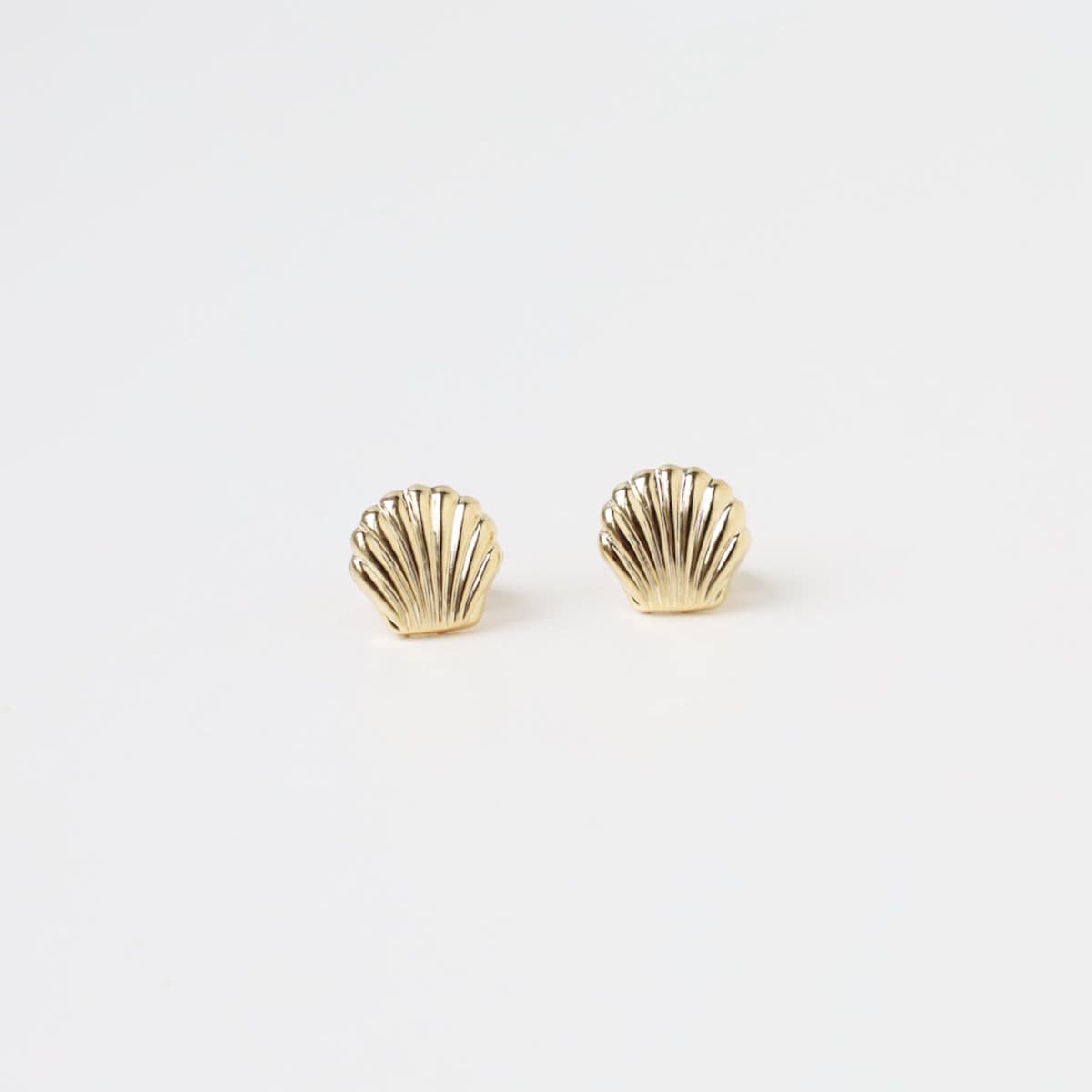 EAR-14K 14k Yellow Gold Small Flat Sea Shell Post Earring