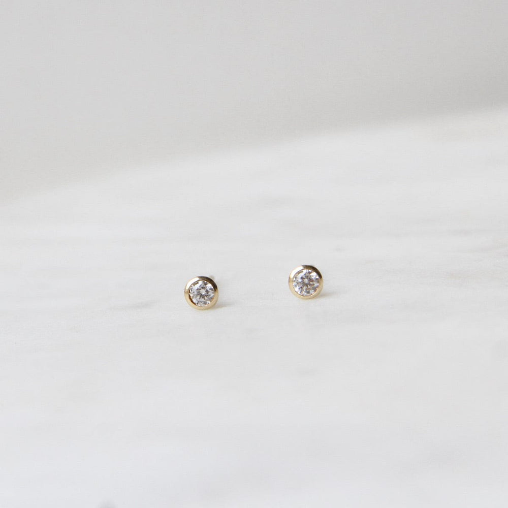 
                      
                        EAR-14K/CZ 14k Yellow Gold Bezel Set 3mm CZ Post Earring
                      
                    