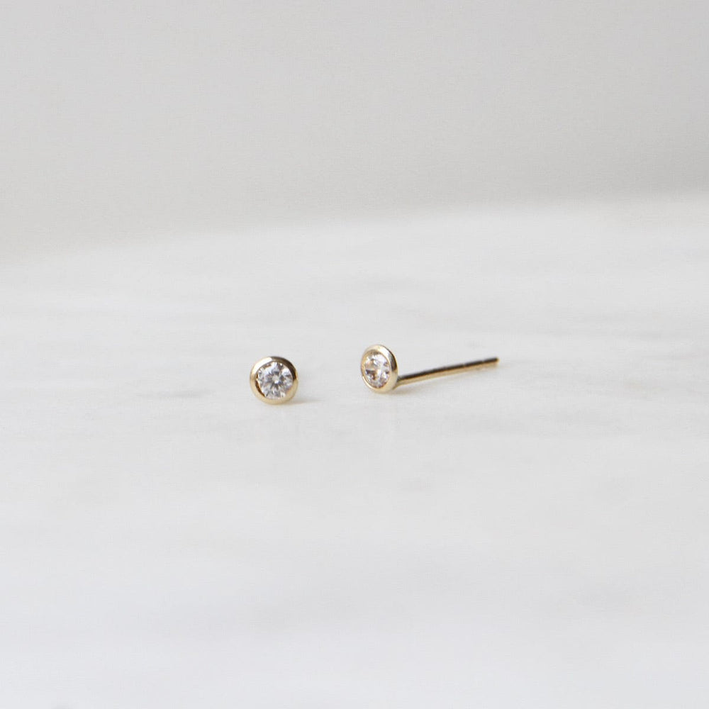 
                      
                        EAR-14K/CZ 14k Yellow Gold Bezel Set 3mm CZ Post Earring
                      
                    