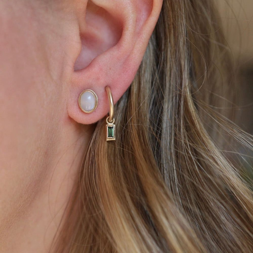 EAR-14K Oval White Moonstone Studs