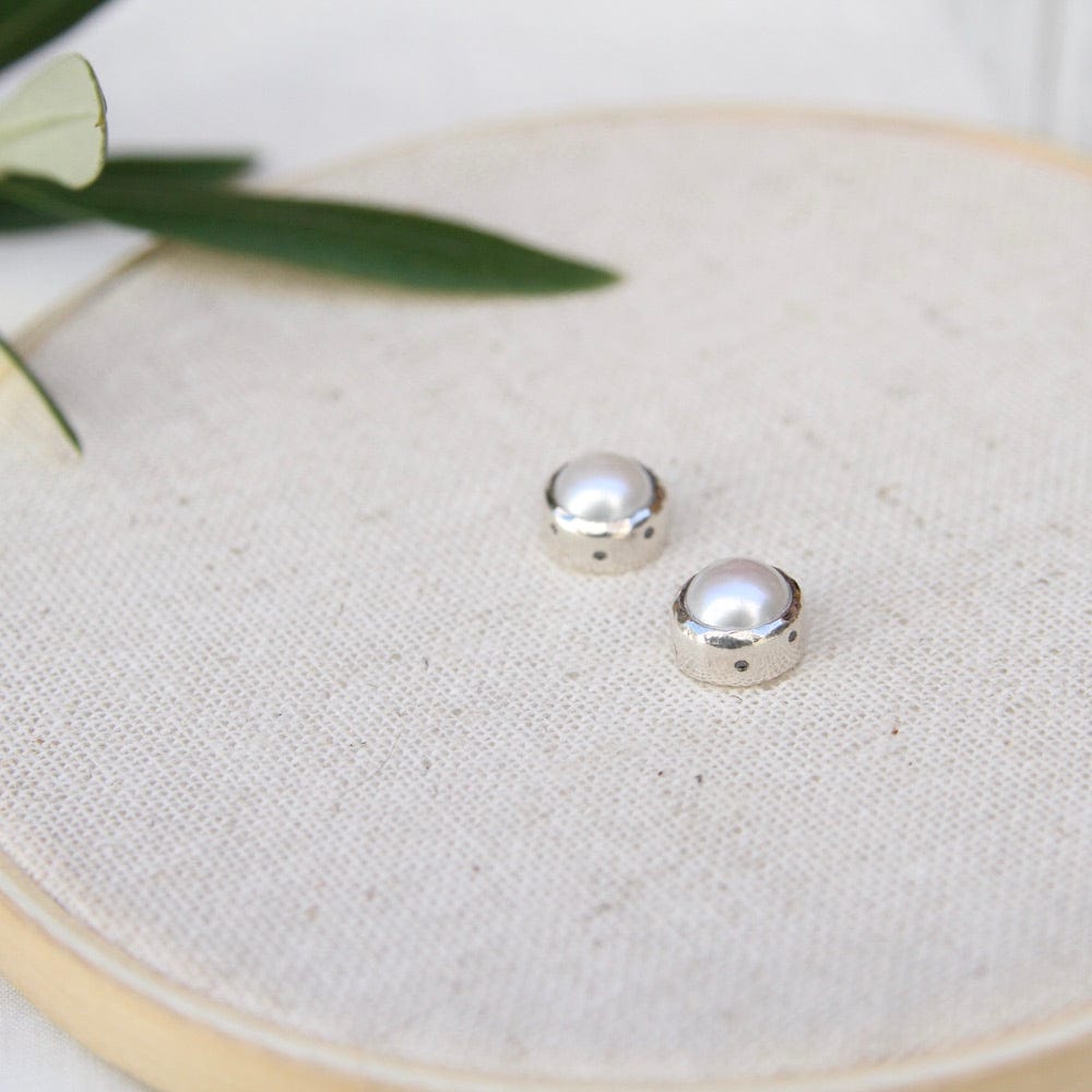 
                  
                    EAR-14K Silver Bezel Pearl Post Earring
                  
                