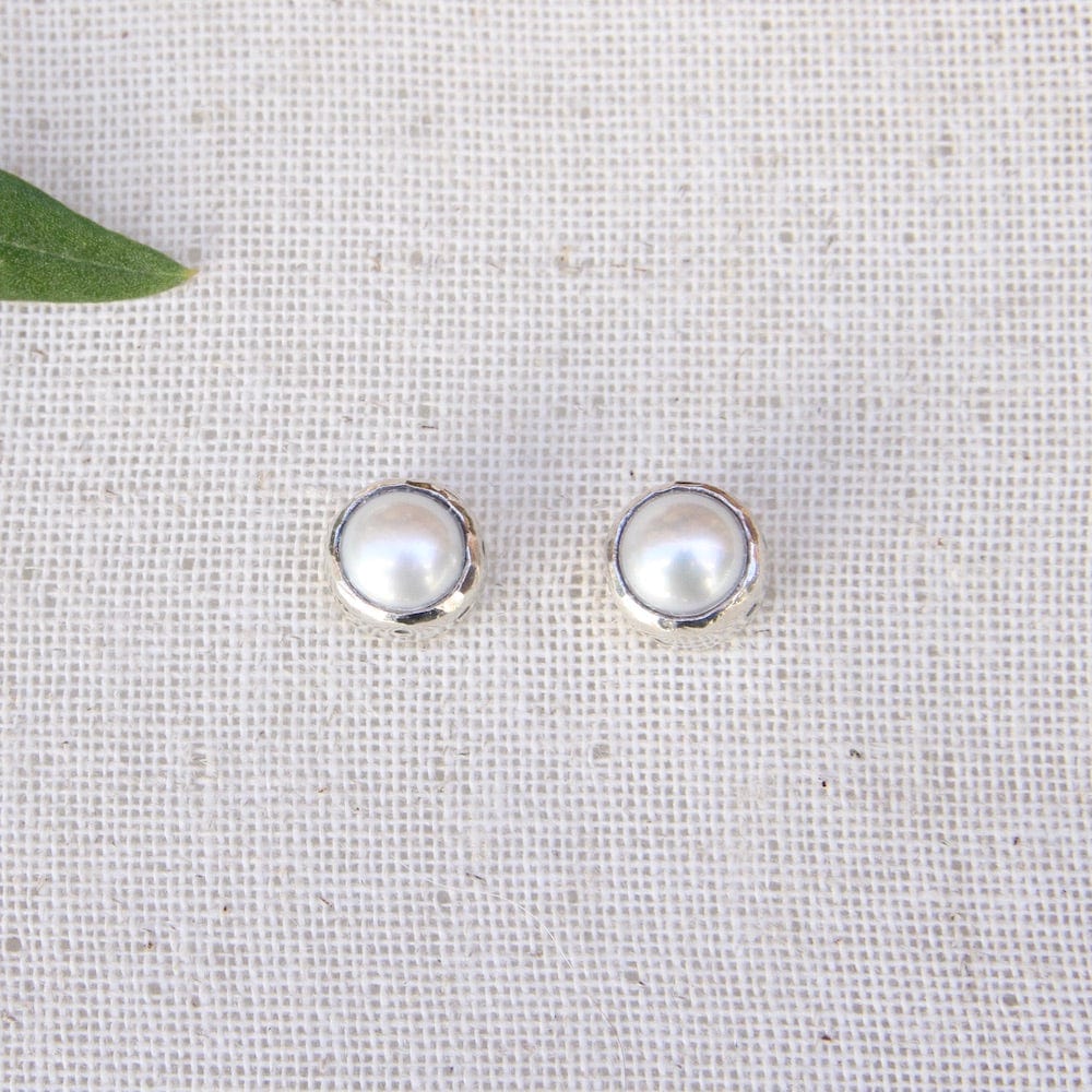 
                  
                    EAR-14K Silver Bezel Pearl Post Earring
                  
                