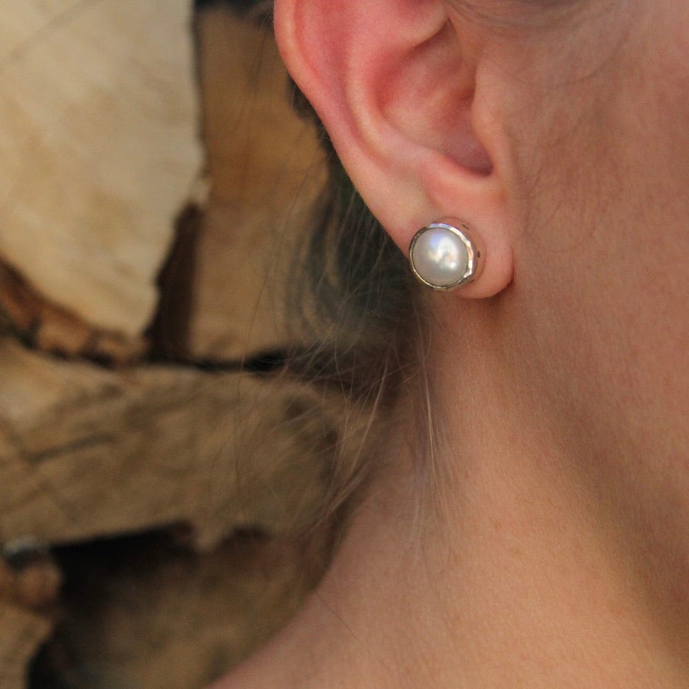 
                  
                    EAR-14K Silver Bezel Pearl Post Earring
                  
                