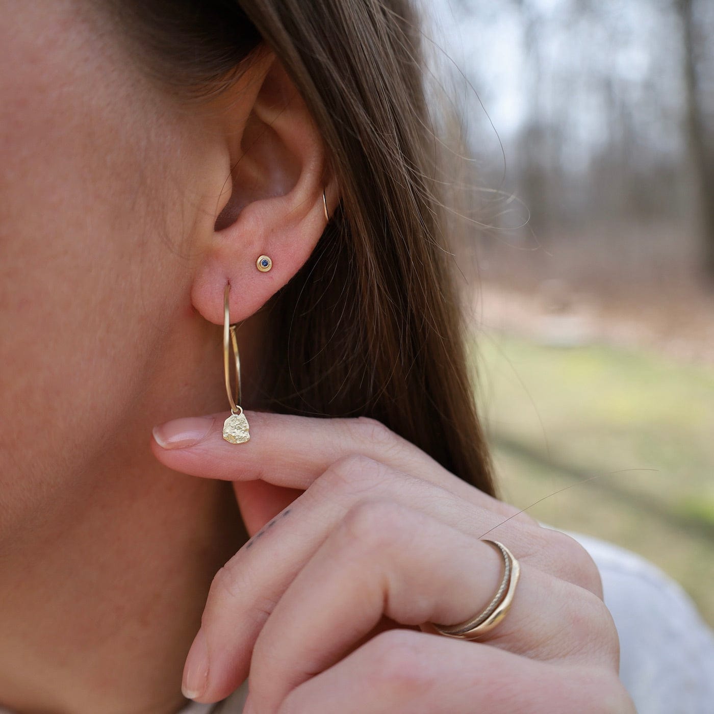 ear-18K 18k Gold Mini Sapphire Dot Studs