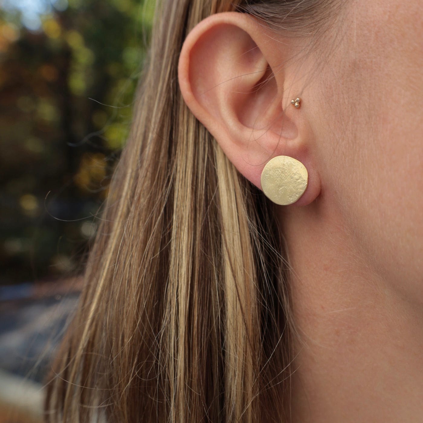 EAR-18K 18k Parchment Disk Stud Earrings