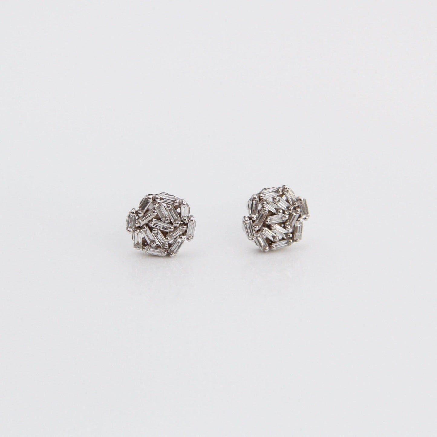 EAR-18K 18k Round Fireworks Diamond Earrings