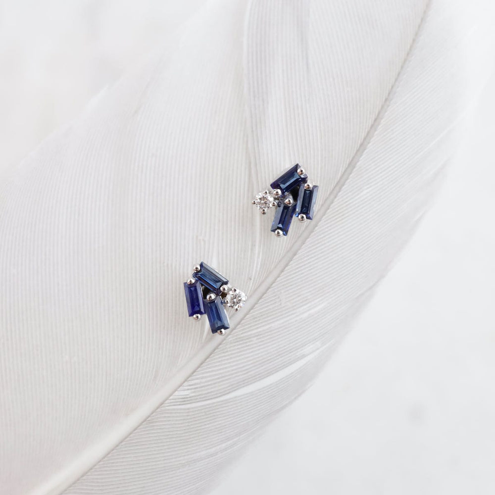 
                  
                    EAR-18K 18k White Gold Fireworks Blue Sapphire Stud
                  
                