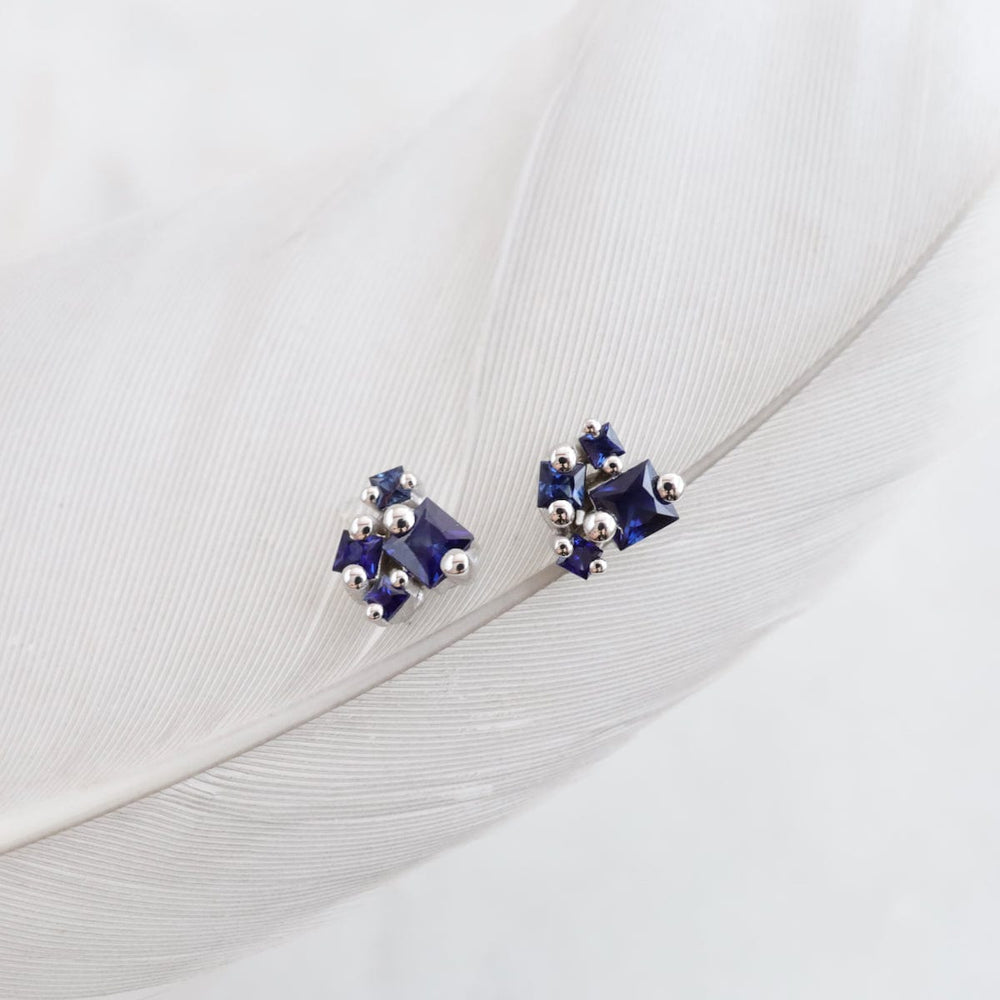 EAR-18K 18k White Gold Sapphire Cluster Studs