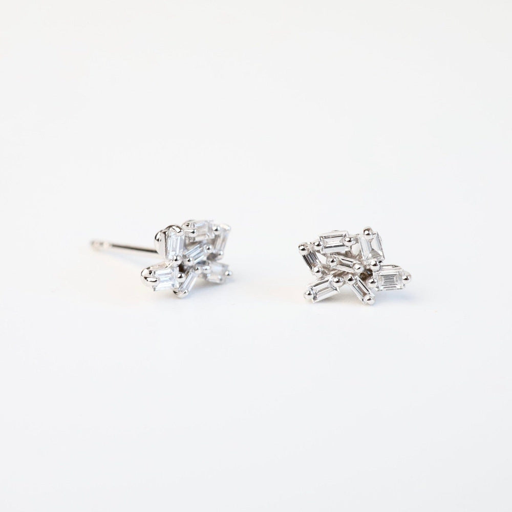 
                  
                    EAR-18K 18k White Gold Small Cluster Fireworks Stud Earring
                  
                