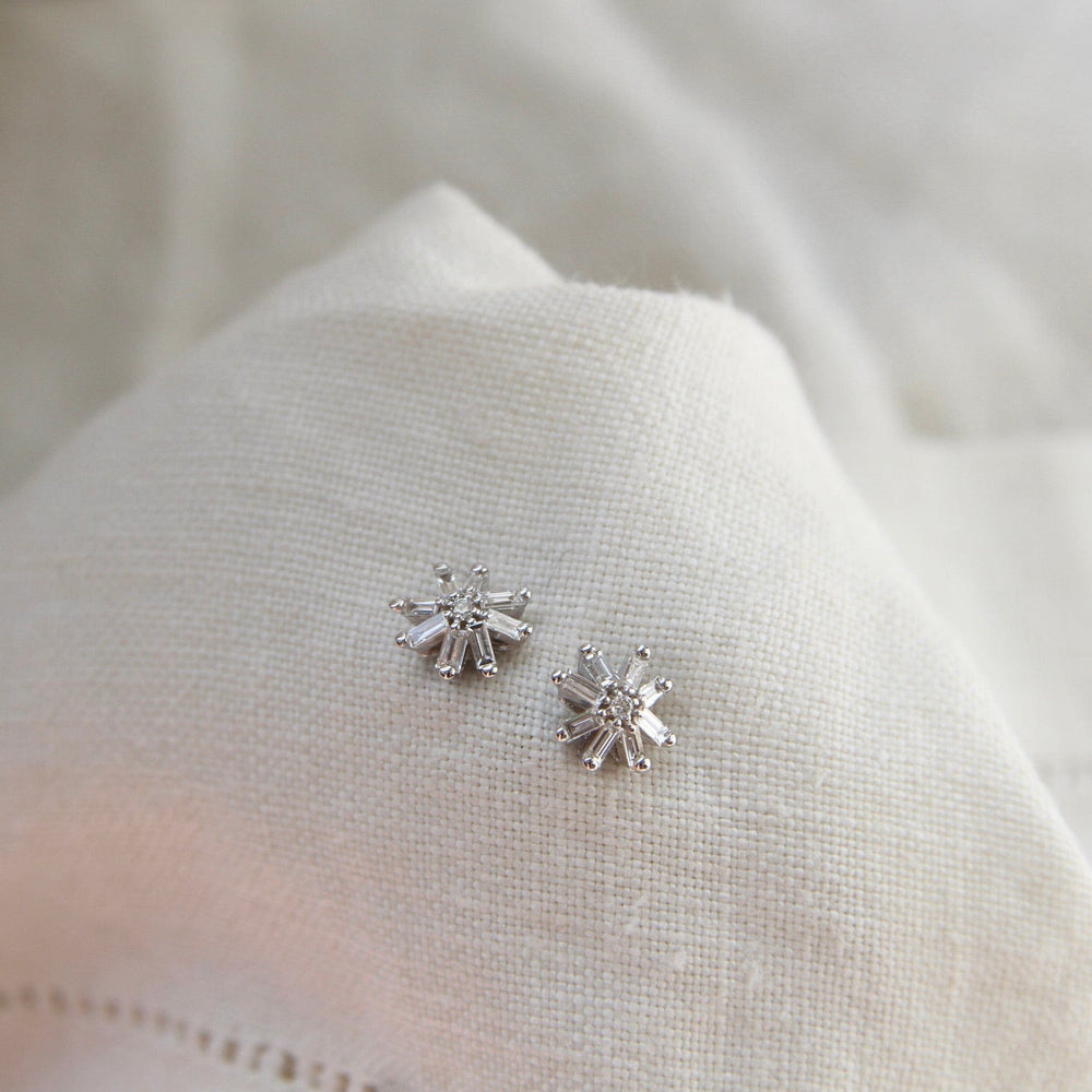 
                  
                    EAR-18K 18k White Gold Small Diamond Starburst Post Earring
                  
                