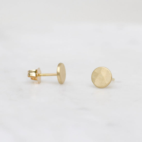 Load image into Gallery viewer, EAR-18K 18k Yellow Gold Lily Pad Studs
