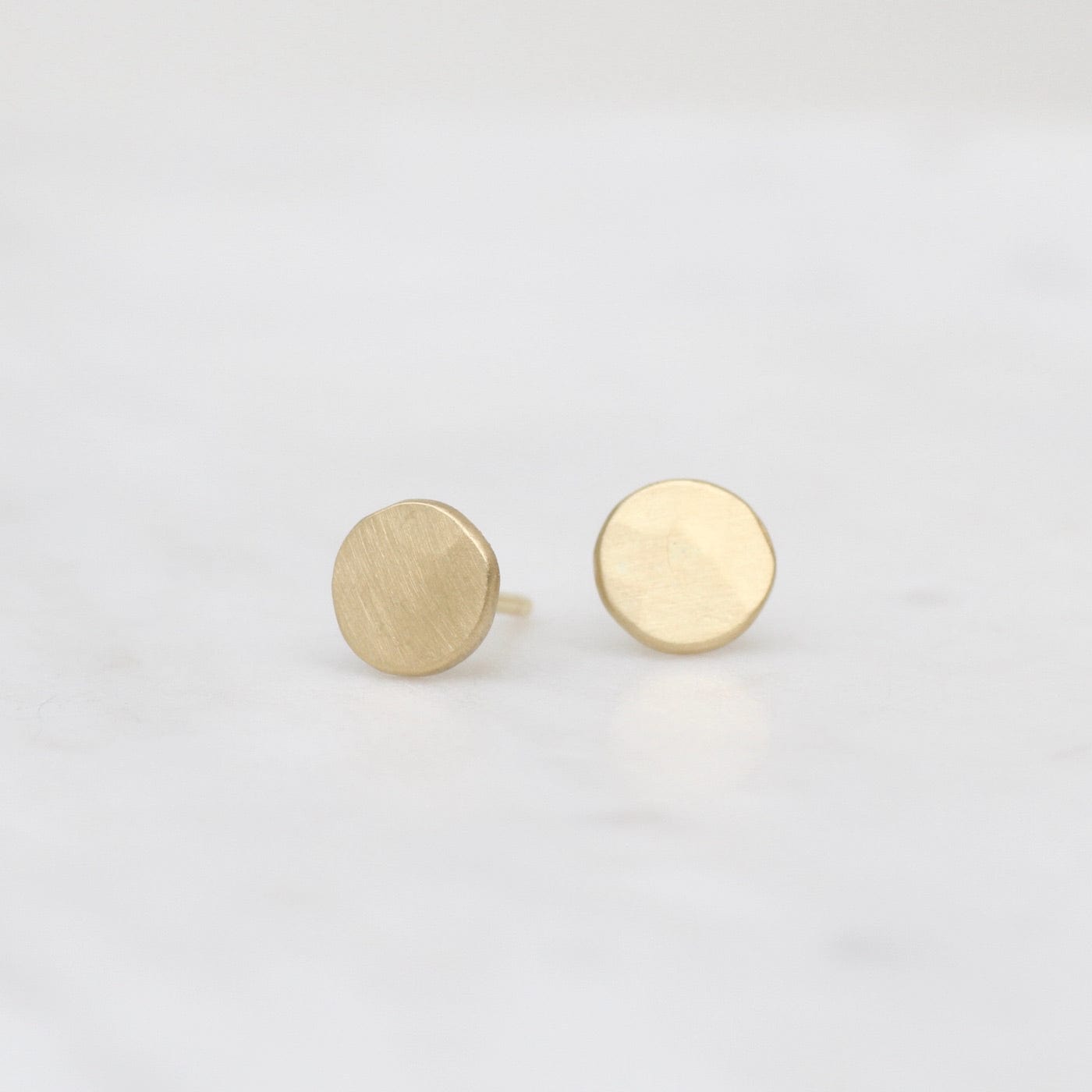Load image into Gallery viewer, EAR-18K 18k Yellow Gold Lily Pad Studs
