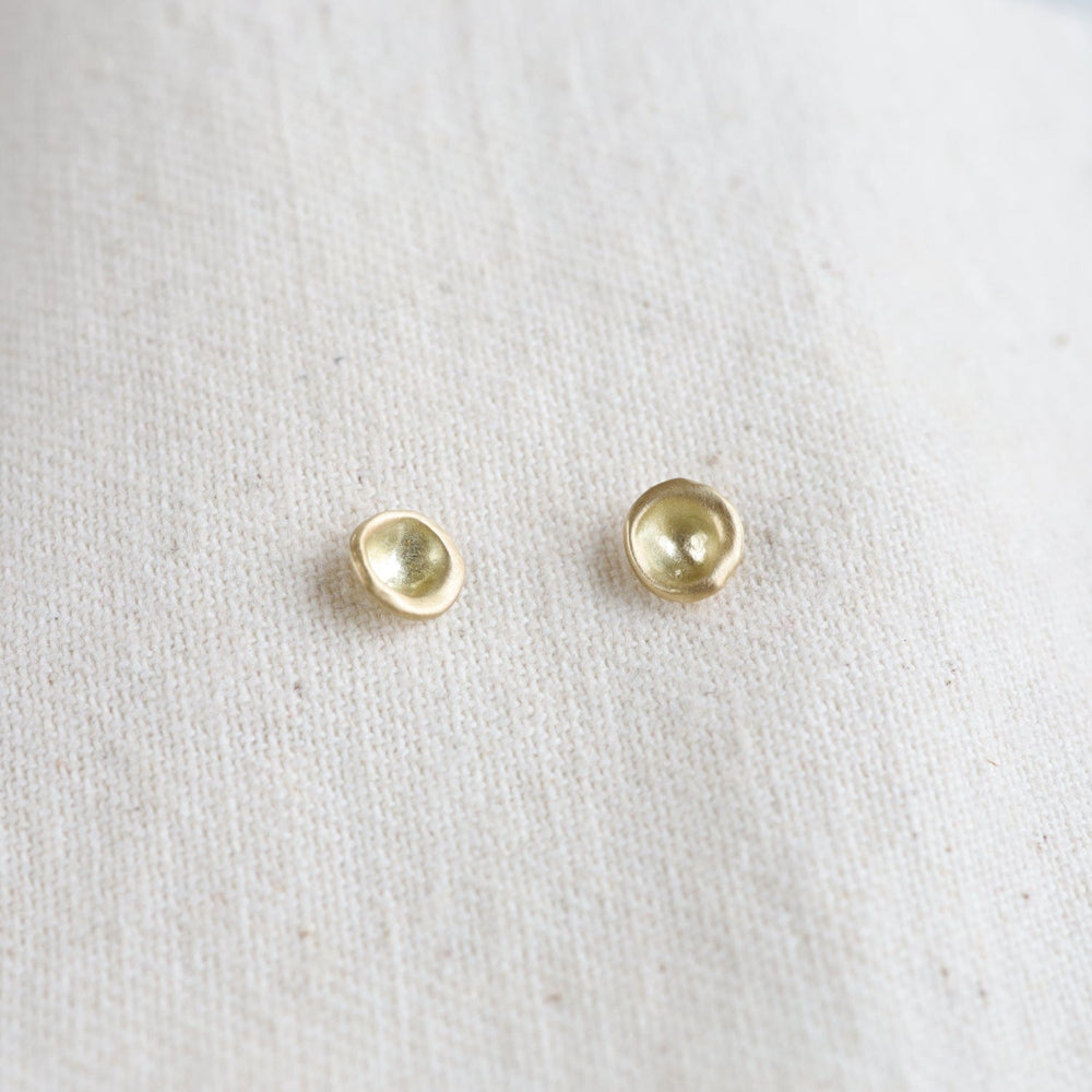 
                  
                    EAR-18K 18k Yellow Gold Mussel Shell Stud Earrings
                  
                