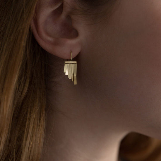 Load image into Gallery viewer, EAR-18K 18K Yellow Gold Tiny Rainfall Earring
