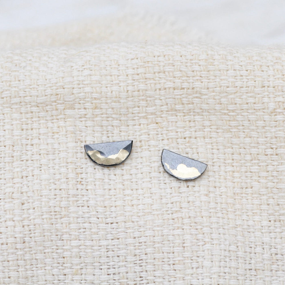 
                  
                    EAR-18K Gilded Half Lily Stud
                  
                