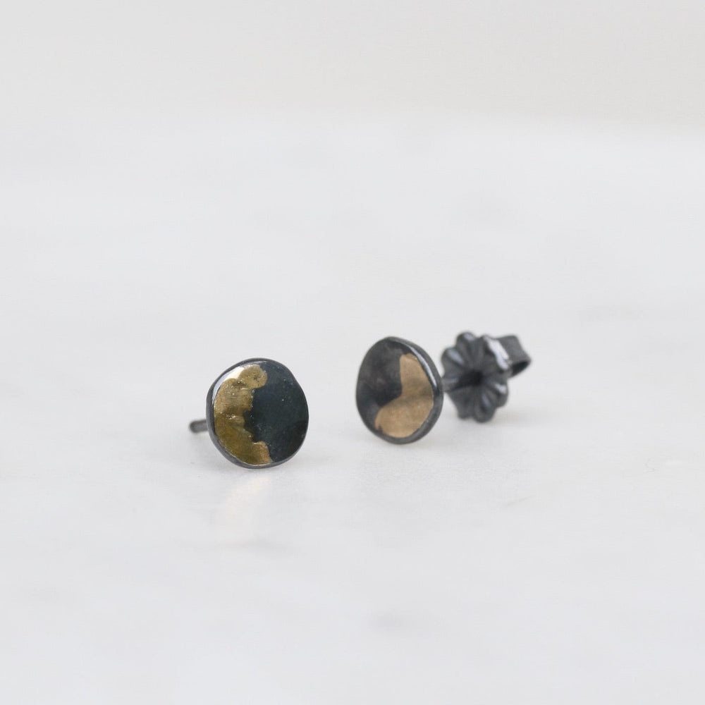 
                  
                    EAR-18K Gilded Lily Stud
                  
                