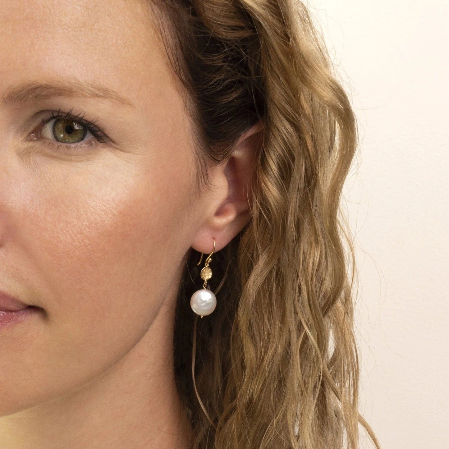 Coin pearl 2025 stud earrings