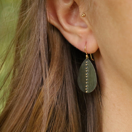 EAR-18K Linear Dot Leaf Earrings