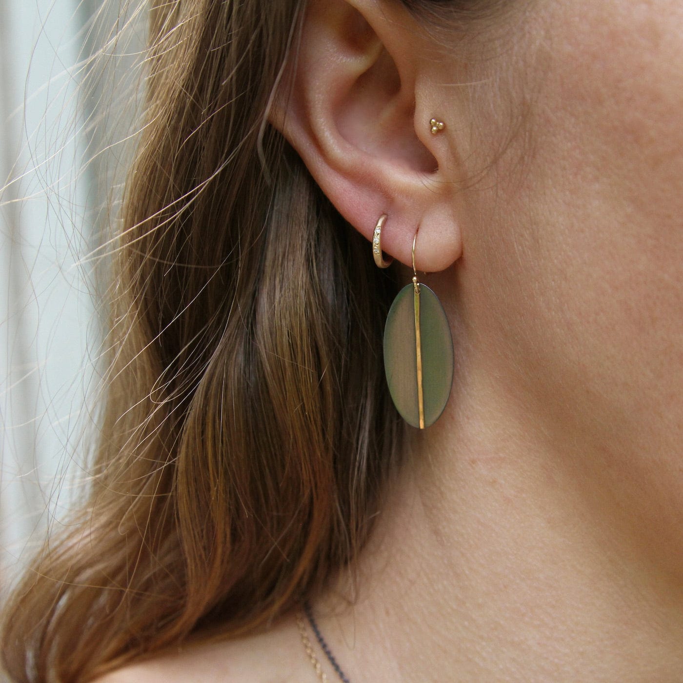 EAR-18K Narrow Mod Oval Earrings