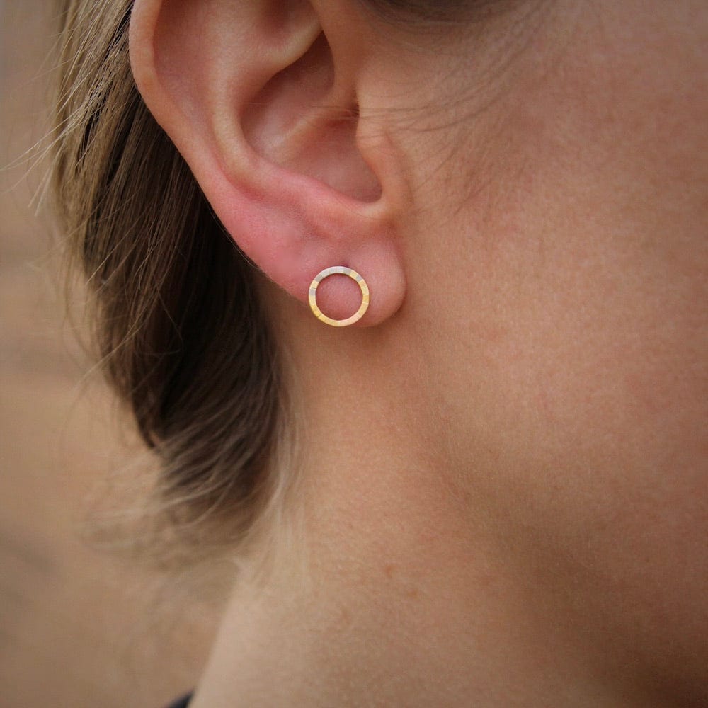 
                      
                        EAR-18K Rainbow Gold Tiny Halo Stud
                      
                    