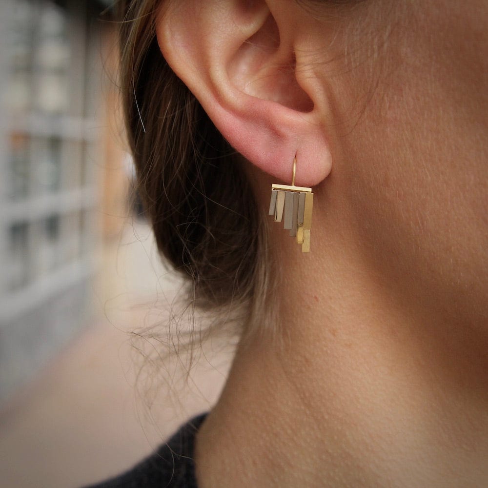 Load image into Gallery viewer, EAR-18K Tiny Angle Rainfall Earring
