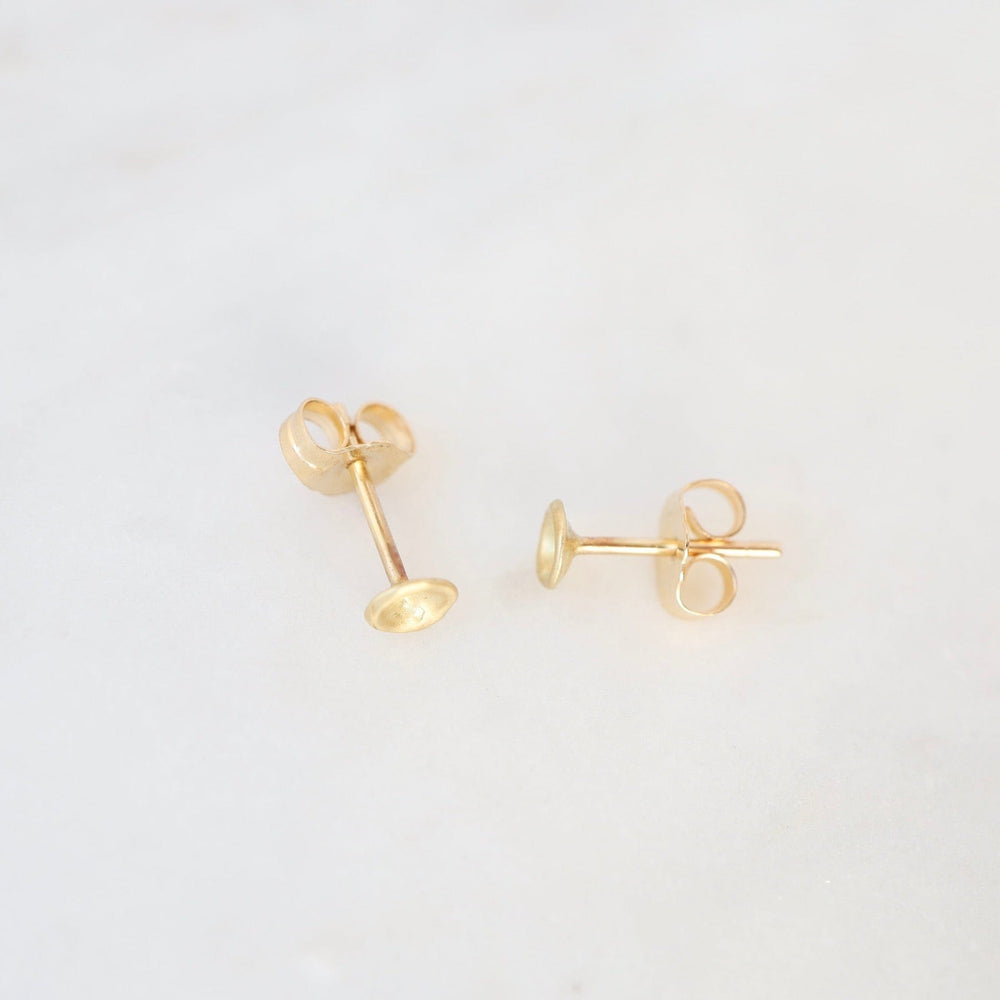 
                  
                    EAR 18k Yellow Gold Baby Mussel Shell Studs
                  
                