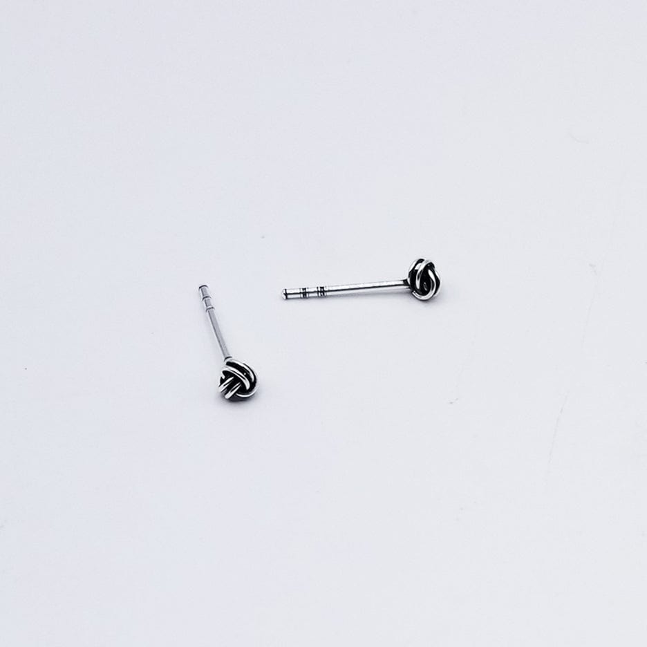 
                      
                        EAR 3mm OXIDIZED STERLING SILVER KNOT
                      
                    