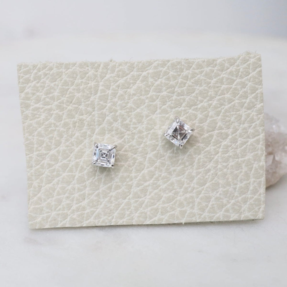 
                  
                    EAR 3x3mm Princess Cut Moissanite Stud Earrings
                  
                