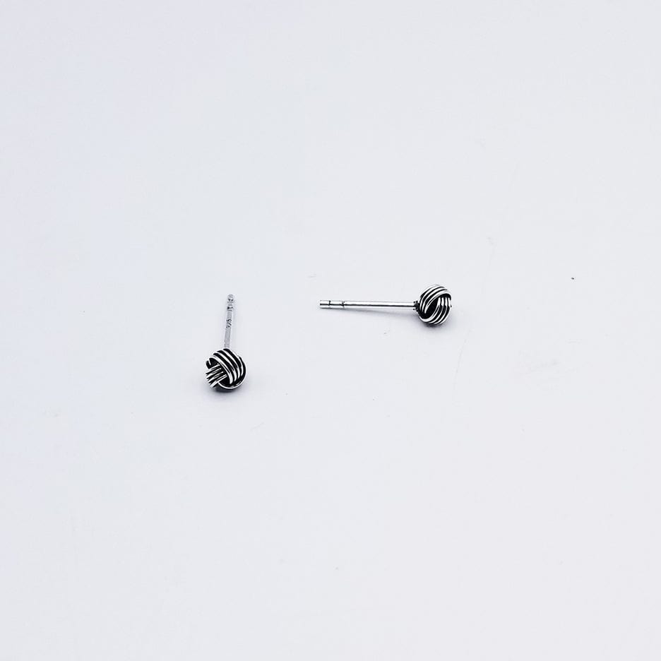 
                      
                        EAR 4mm OXIDIZED STERLING SILVER 4 STRAND KNOT
                      
                    