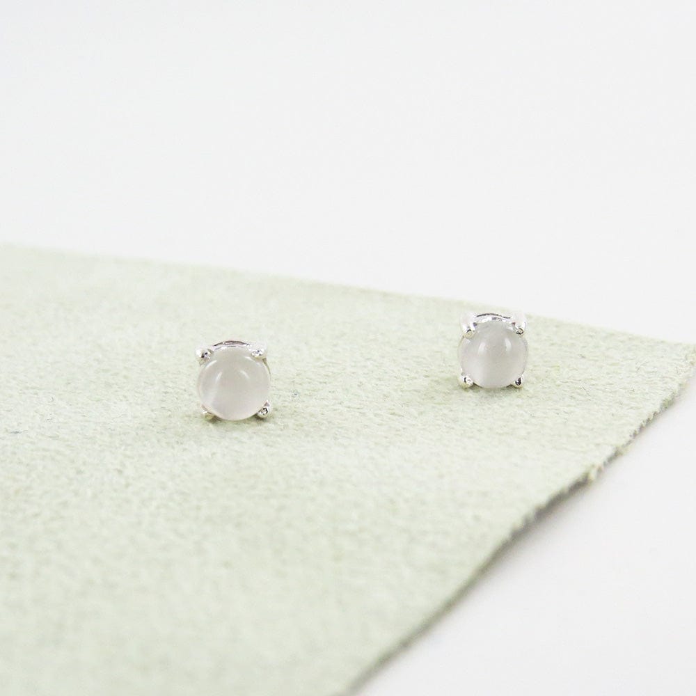 
                      
                        EAR 5MM ROUND PRONG SET  MOONSTONE
                      
                    