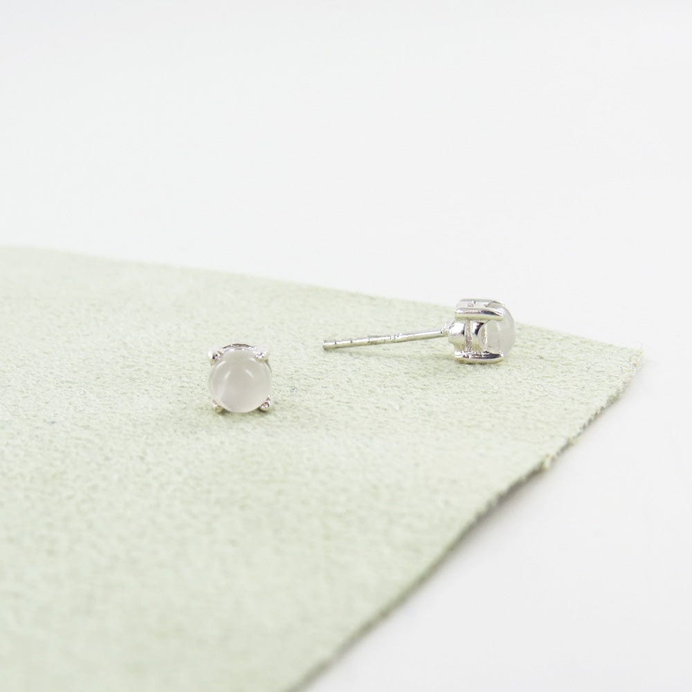 EAR 5MM ROUND PRONG SET  MOONSTONE