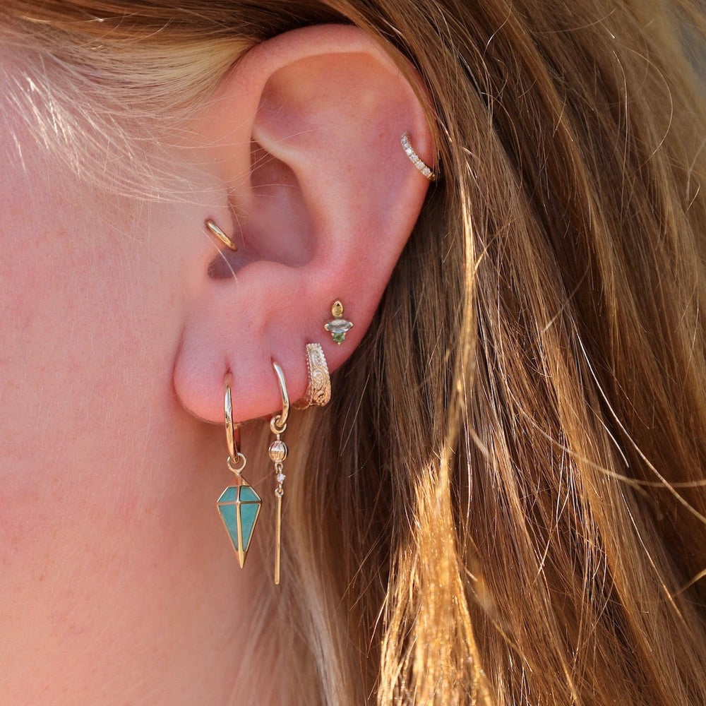 
                      
                        EAR-9K 9k Yellow Gold 7AM Studs - Aquamarine, Yellow Sapp
                      
                    