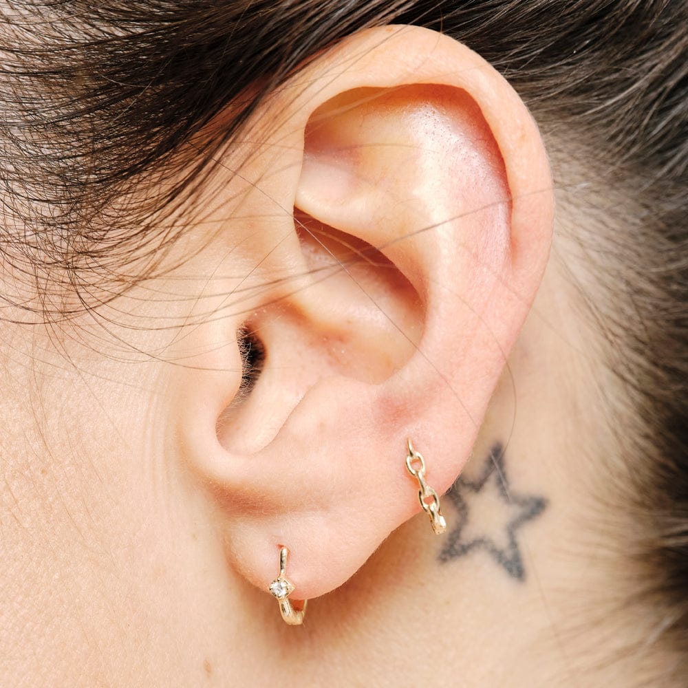 
                      
                        EAR-9K Chain Huggie - Single Earring
                      
                    