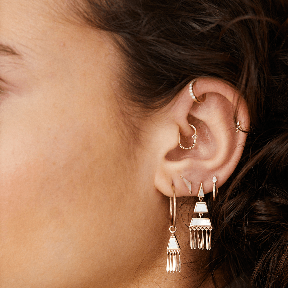 
                      
                        EAR-9K Mother of Pearl Tassel Studs
                      
                    