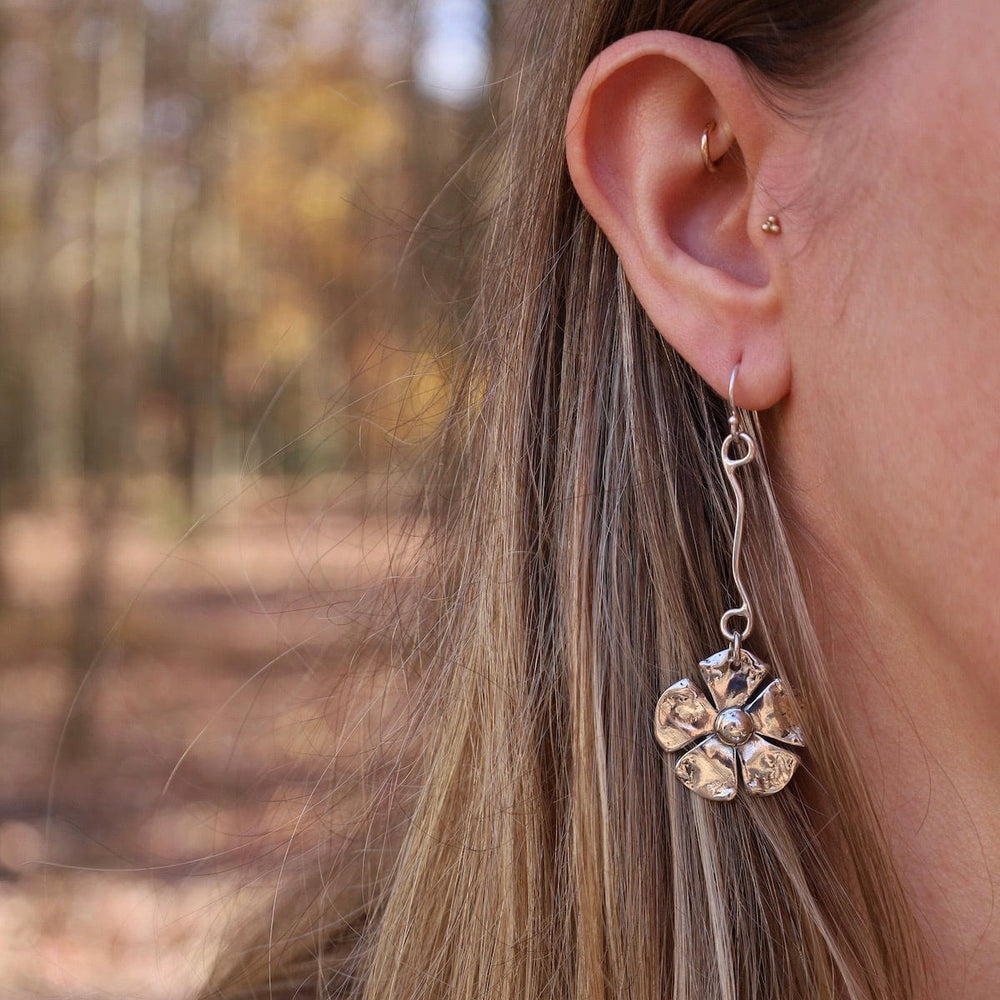 
                      
                        EAR Ball Center Flower Earrings on Vine
                      
                    