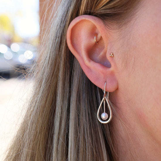EAR Cachet Earrings with Pearl