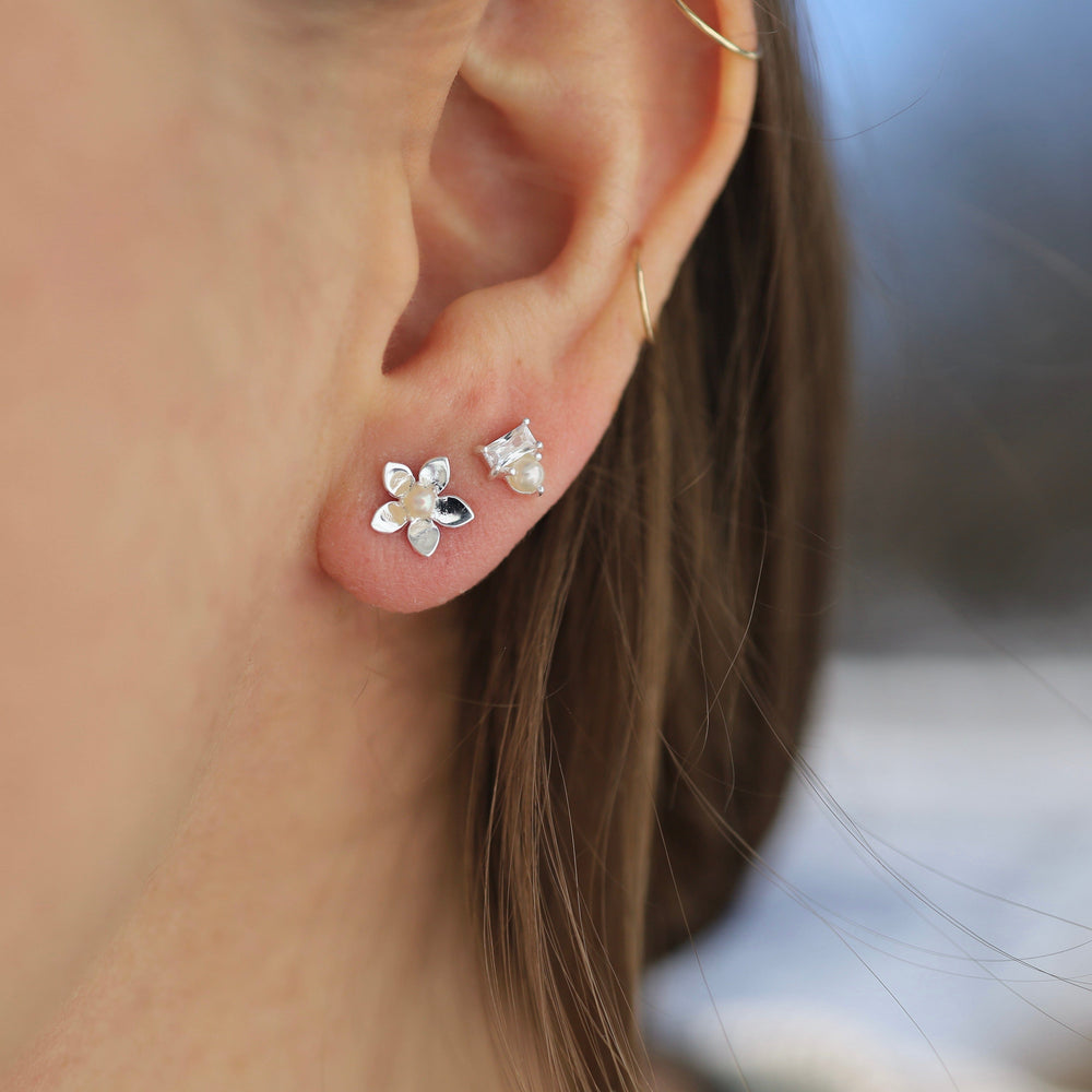 
                      
                        EAR CZ Baguette & Pearl Post Earring in Sterling Silver
                      
                    