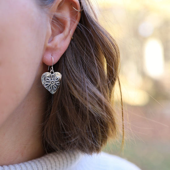 EAR Daisy Heart Earring
