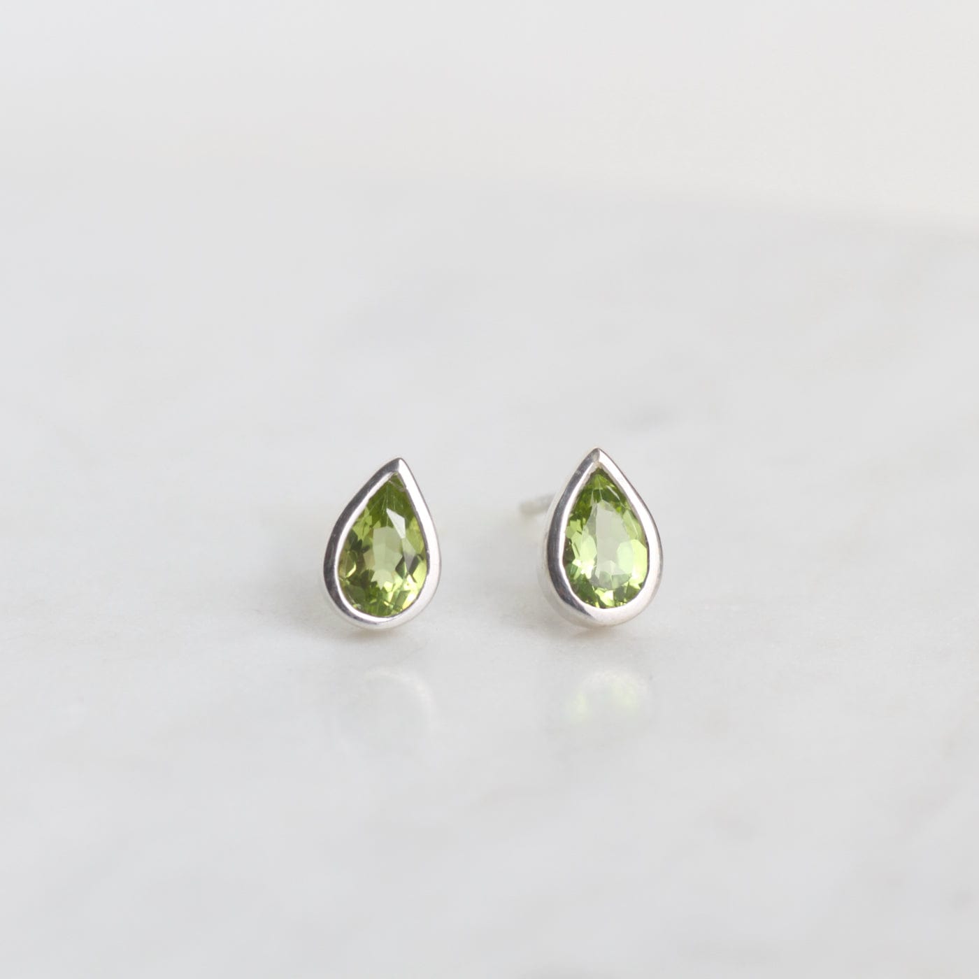 EAR Dewdrop Peridot Post Earring