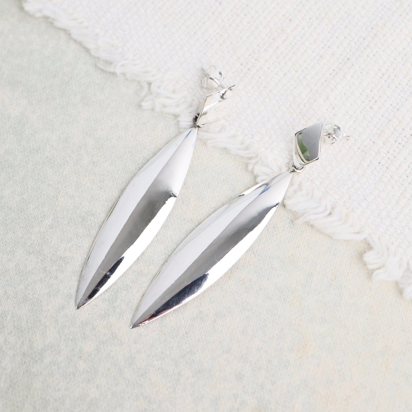 EAR Diamond Shape Post Earrings with Concave Leaf Drop