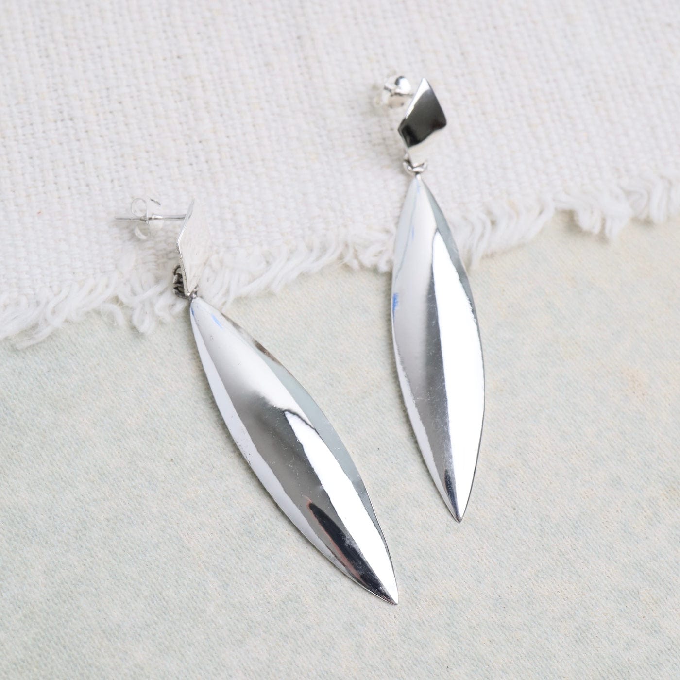 EAR Diamond Shape Post Earrings with Concave Leaf Drop