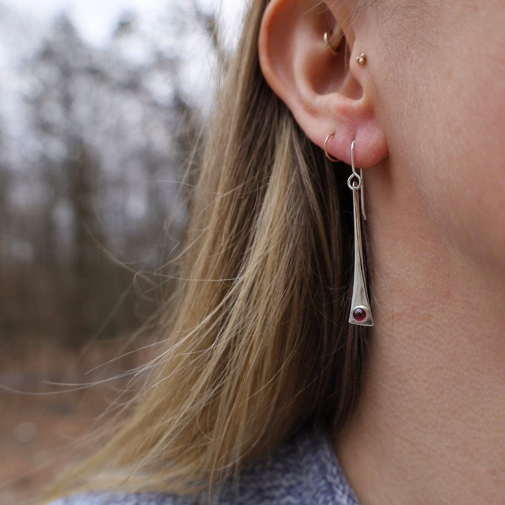 
                      
                        EAR Elongated Fan Earrings with Garnet
                      
                    